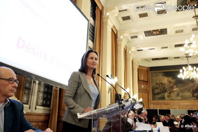 Ségolène Royal dans la mairie du IVe arrondissement à Paris lors d'une réunion de Désirs d'avenir le 28 octobre 2009