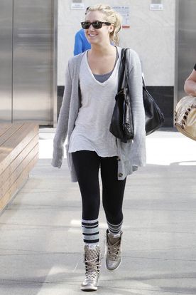 Ashley Tisdale à Toluca Lake à Los Angeles, le 28 octobre 2009