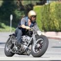 Brad Pitt : son accident de moto... seconde par seconde ! C'est vraiment pas un pro de la bécane !