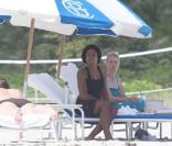 Kelly Rowland en pleine séance de relaxation sur la plage de Miami en Floride, le 26 octobre dernier.