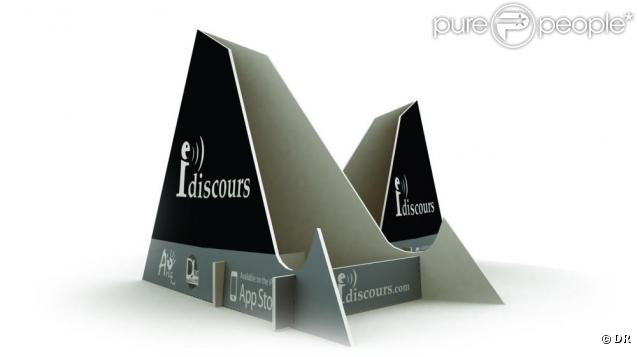 L'iPhone posé sur son support et utilisant l'application iDiscours