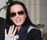 Katy Perry, fraichement arrivée à Berlin, quitte son hotel direction le studio de danse pour répéter sa performance des  MTV Europe Music Awards 2009 .