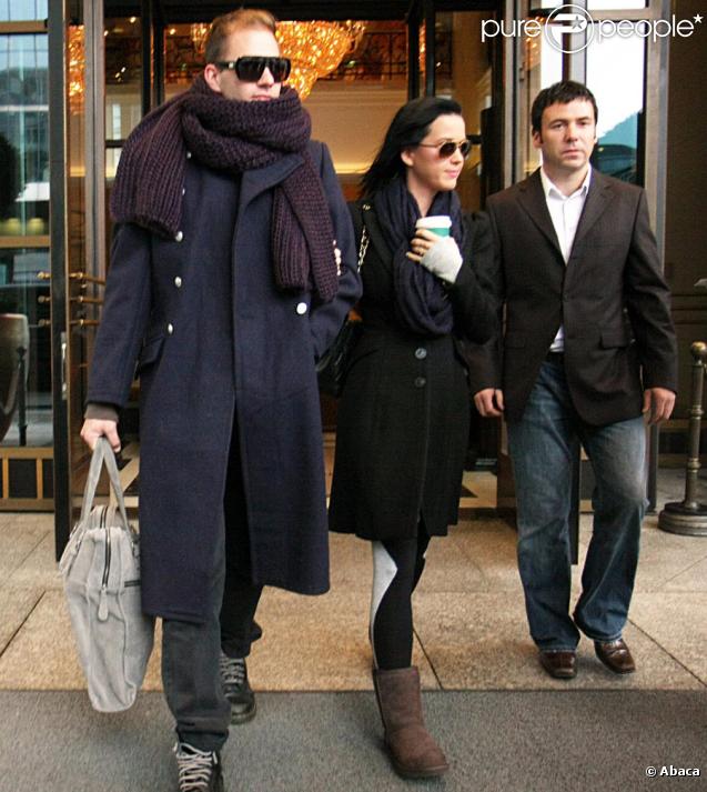 Katy Perry, fraichement arrivée à Berlin, quitte son hotel direction le studio de danse pour répéter sa performance des  MTV Europe Music Awards 2009 .