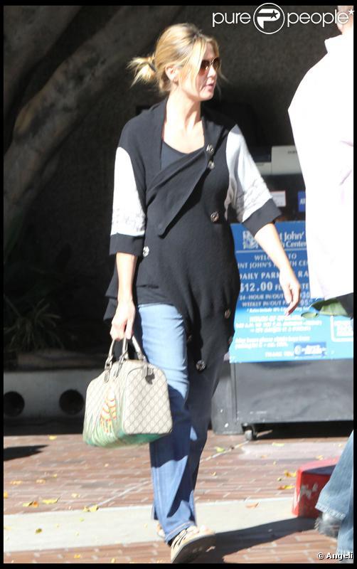 Heidi Klum en mode casual dans les rues de Los Angeles le 4/11/09