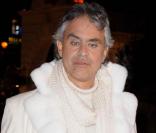 Andrea Bocelli, à l'occasion de l'avant-première mondiale du  Drôle Noël de Scrooge , qui s'est tenue en plein coeur de Londres, le 3 novembre 2009.