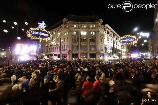 La fête dans les rues, à l'occasion de l'avant-première mondiale du  Drôle Noël de Scrooge , qui s'est tenue en plein coeur de Londres, le 3 novembre 2009.