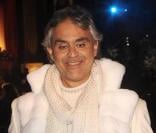 Andrea Bocelli, à l'occasion de l'avant-première mondiale du  Drôle Noël de Scrooge , qui s'est tenue en plein coeur de Londres, le 3 novembre 2009.
