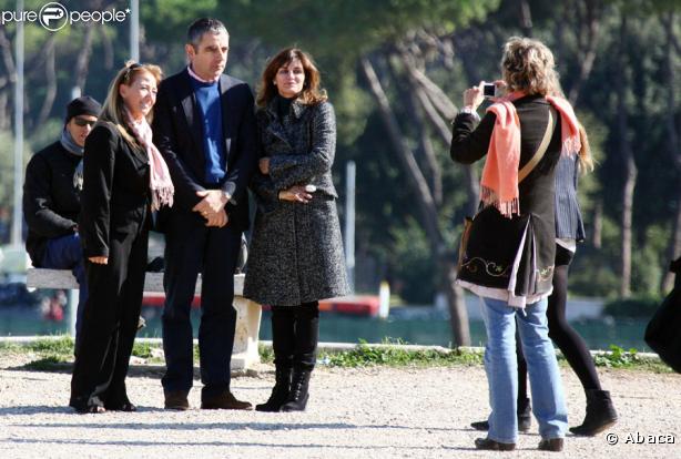 Rowan Atkinson en vacances à Rome avec sa femme Sunestra et sa fille Lily le 20 octobre 2009