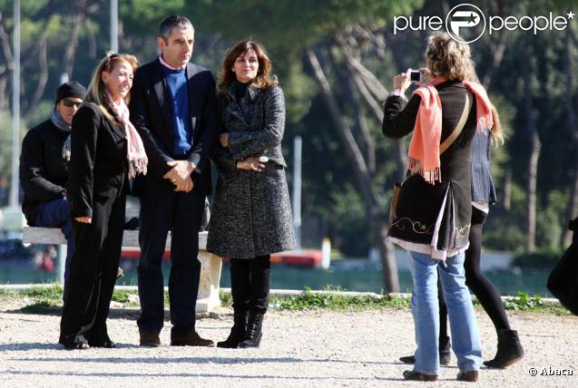 Rowan Atkinson en vacances à Rome avec sa femme Sunestra et sa fille Lily le 20 octobre 2009