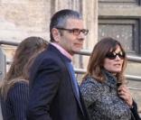 Rowan Atkinson en vacances à Rome avec sa femme Sunestra et sa fille Lily le 20 octobre 2009