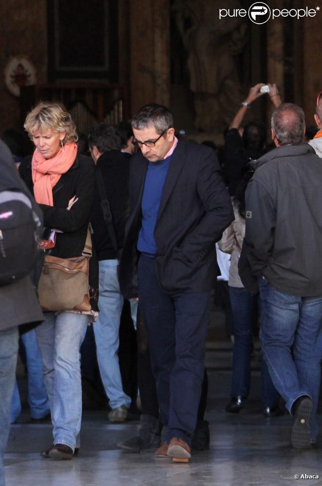 Rowan Atkinson en vacances à Rome avec sa femme Sunestra et sa fille Lily le 20 octobre 2009