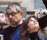 Rowan Atkinson en vacances à Rome avec sa femme Sunestra et sa fille Lily le 20 octobre 2009