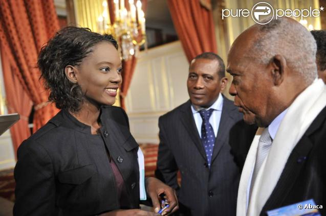 Nicolas Sarkozy a annoncé le 6 novembre 2009 ses 137 mesures pour les Dom-Tom, en présence de Rama Yade 