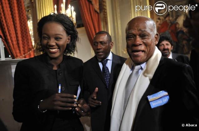 Nicolas Sarkozy a annoncé le 6 novembre 2009 ses 137 mesures pour les Dom-Tom, en présence de Rama Yade 