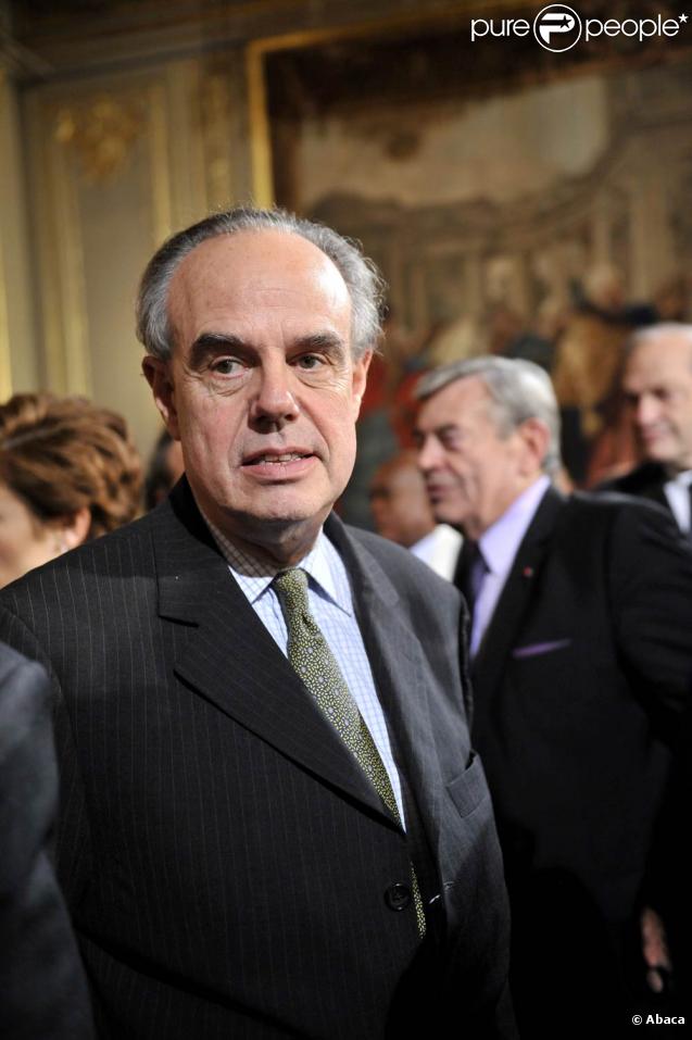 Nicolas Sarkozy a annoncé le 6 novembre 2009 ses 137 mesures pour les Dom-Tom, en présence de Frédéric Mitterrand 