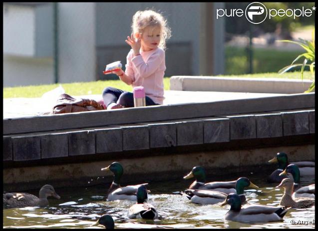 Violet Affleck s'amuse dans un parc de Santa Monica, le 6 novembre 2009