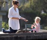 Violet Affleck s'amuse dans un parc de Santa Monica, le 6 novembre 2009