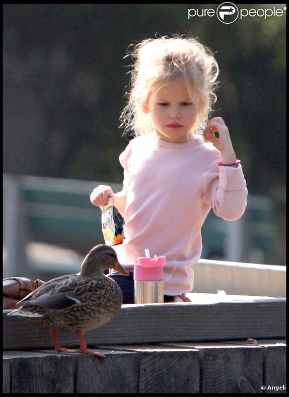Violet Affleck s'amuse dans un parc de Santa Monica, le 6 novembre 2009