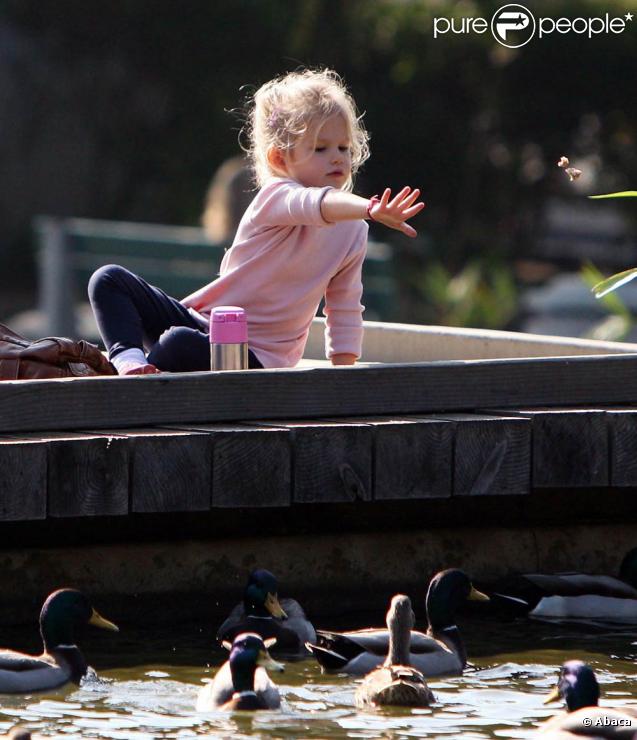 Violet Affleck s'amuse dans un parc de Santa Monica, le 6 novembre 2009
