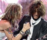 Steven Tyler et Joe Perry an concert en juin 2007 