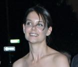 Katie Holmes, habillée par Lanvin, allant dîner le 8 novembre 2009 à New York... avec un joli sourire ! 