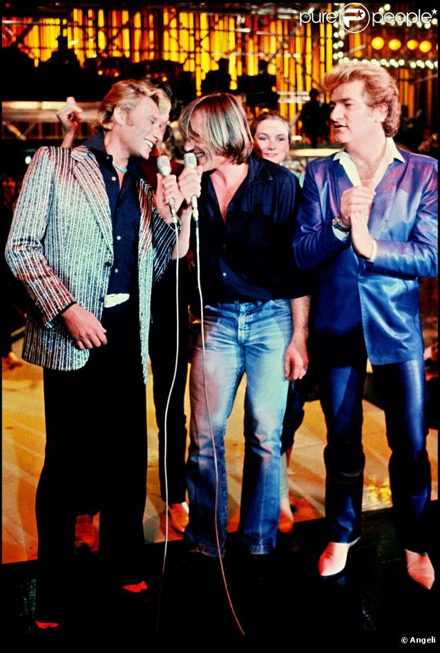 Eddy Mitchell, Gérard Depardieu et Johnny Halliday à la télévision, en 1980. 