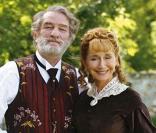 Eddy Mitchell et Marie-Anne Chazel dans la série  Au siècle de Maupassant : Contes et nouvelles du XIXe siècle . 