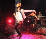 Mika sur la scène d'un show TV à Milan le 9 novembre 2009