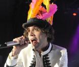 Mika sur la scène d'un show TV à Milan le 9 novembre 2009