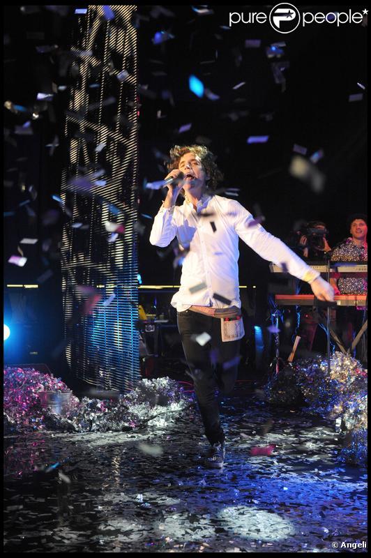 Mika sur la scène d'un show TV à Milan le 9 novembre 2009