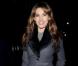 Kelly Brook à l'art de porter le jean : avec une veste cintrée et des chaussures à bout rond, elle a tout bon
