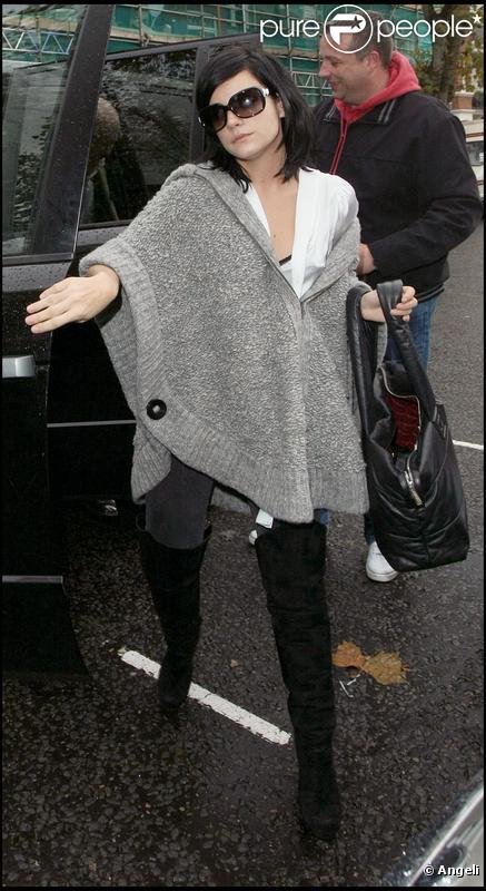 La cuissarde est sur toute les jambes : Lily Allen a tout compris 