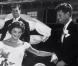  Si elle rêvait d'une carrière journalistique, elle n'aurait jamais imaginé finir... First Lady ! Jacqueline Bouvier a délaissé sa plume pour devenir Jackie Kennedy, la femme du président américain John Fitzgerald Kennedy. 