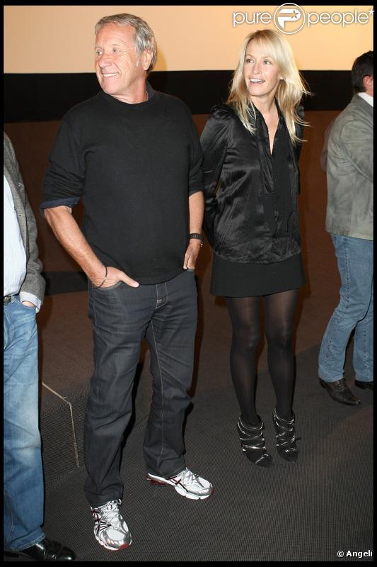 Estelle Lefébure et Yves Rénier lors de l'avant-première le 9 novembre 2009 du téléfilm de TF1, Otages