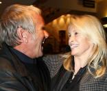 Estelle Lefébure et Yves Rénier lors de l\'avant-première le 9 novembre 2009 du téléfilm de TF1, Otages