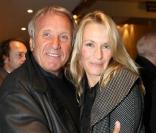 Estelle Lefébure et Yves Rénier lors de l\'avant-première le 9 novembre 2009 du téléfilm de TF1, Otages