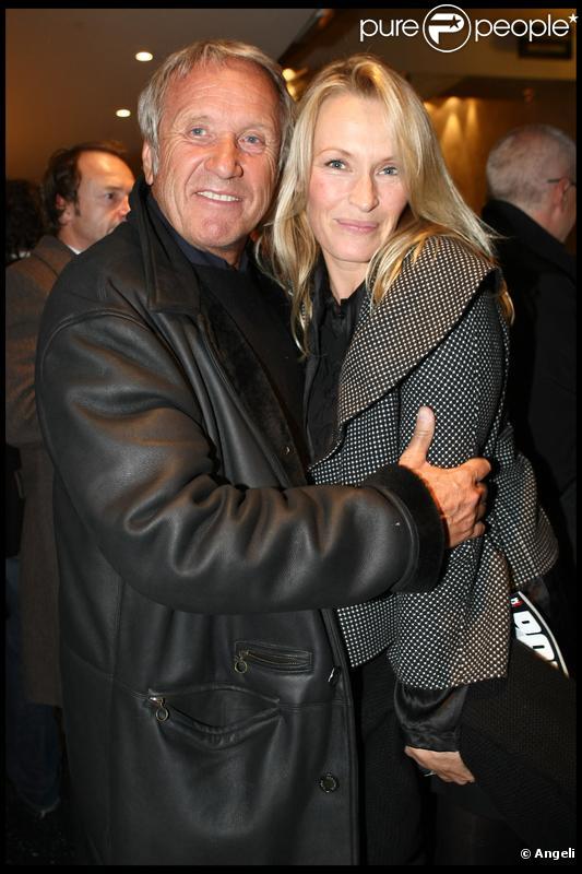Estelle Lefébure et Yves Rénier lors de l'avant-première le 9 novembre 2009 du téléfilm de TF1, Otages