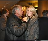 Estelle Lefébure et Yves Rénier lors de l\'avant-première le 9 novembre 2009 du téléfilm de TF1, Otages