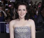 Kristen Stewart, Ashley Greene et Nikki Reed super glamour... entourées de leurs partenaires !
