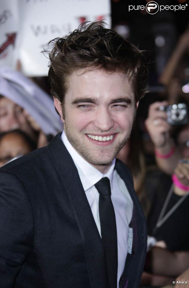 Robert Pattinson, lors de l'avant-première de  Twilight 2 - Tentation , qui s'est tenue au Graumann's Chinese Theatre, à Los Angeles, le 16 novembre 2009.