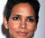 Halle Berry lors de la soirée de charité : <i>An Evening of Awareness, </i>le 16 novembre 2009 à New York<br />