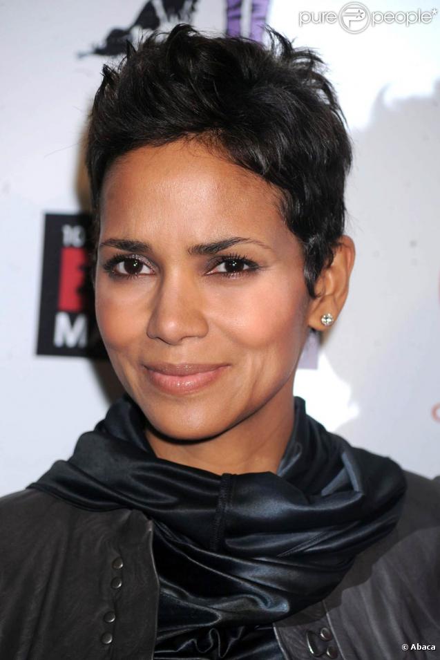 Halle Berry lors de la soirée de charité :  An Evening of Awareness,  le 16 novembre 2009 à New York 