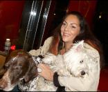 Hermine de Clermont-Tonnerre avec Woofy et Woofa au Gala de la Truffe, chez Lancel, le 16/11/09