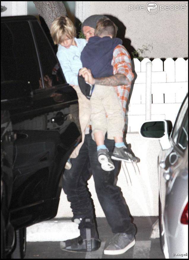 David Beckham s'en va manger une glace avec ses fistons, à Los Angeles, le 17 novembre 2009.