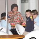 EXCLU : David Beckham est blessé mais retrouve le moral... avec ses enfants et une bonne glace !