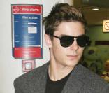 Zac Efron à l'aéroport de Londres le 18 novembre 2009.