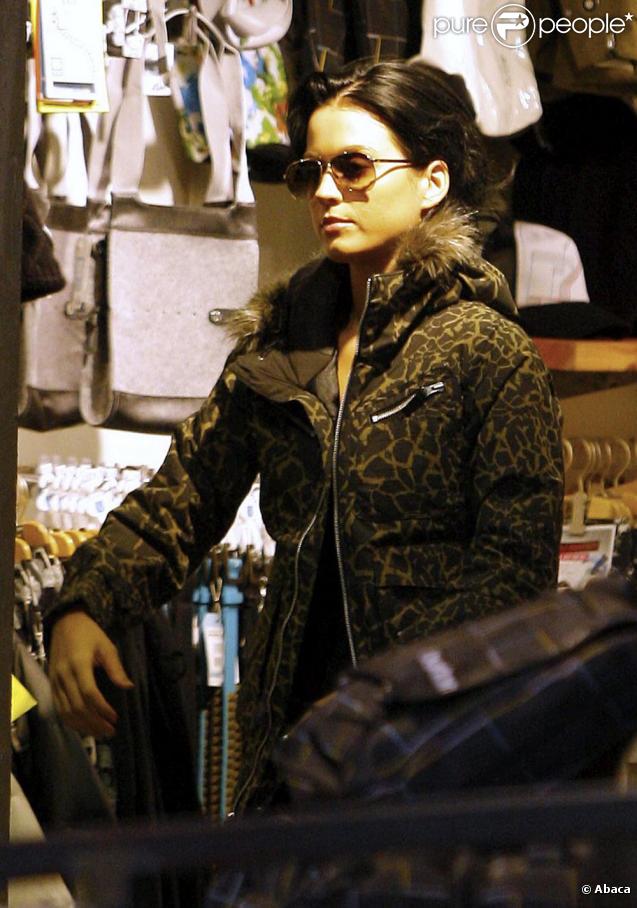 Katy Perry, mercredi 18 novembre, dans les rues de Los Angeles, se rend dans un magasin spécialisé en accessoires et vêtements de sports de glisse... sans son Russell chéri !