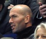 Zinedine Zidane avec Fabien Barthez, le mercredi 18 novembre, dans les tribunes du Stade de France pour le match France-Eire, qui a vu la très litigieuse qualification des Bleus pour la Coupe du Monde 2010.
