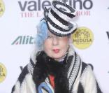 Anna Piaggi à l'avant-première du film  Valentino, the last emperor  à Milan le 18 novembre 2009.