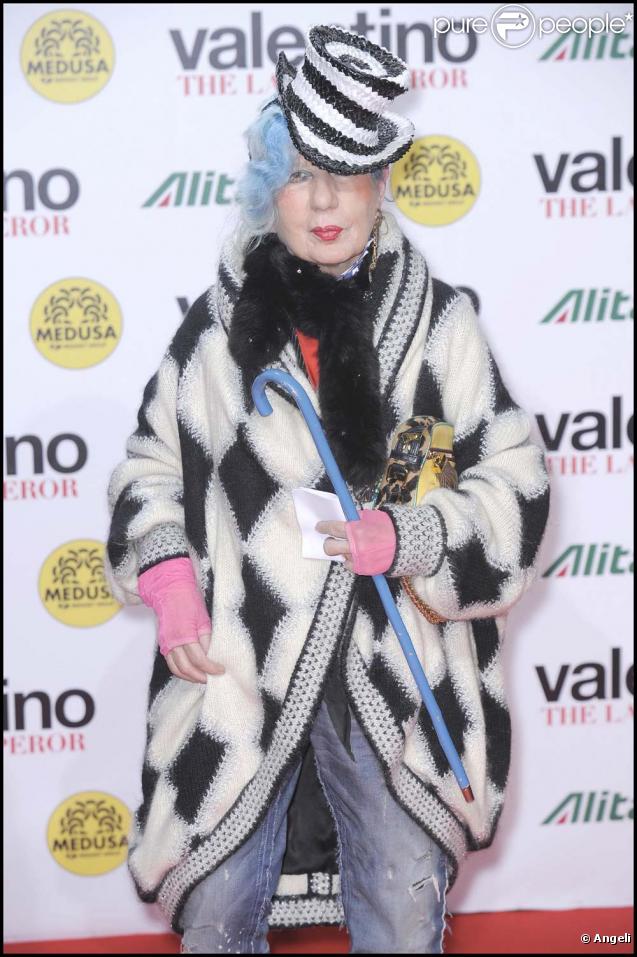 Anna Piaggi à l'avant-première du film  Valentino, the last emperor  à Milan le 18 novembre 2009.